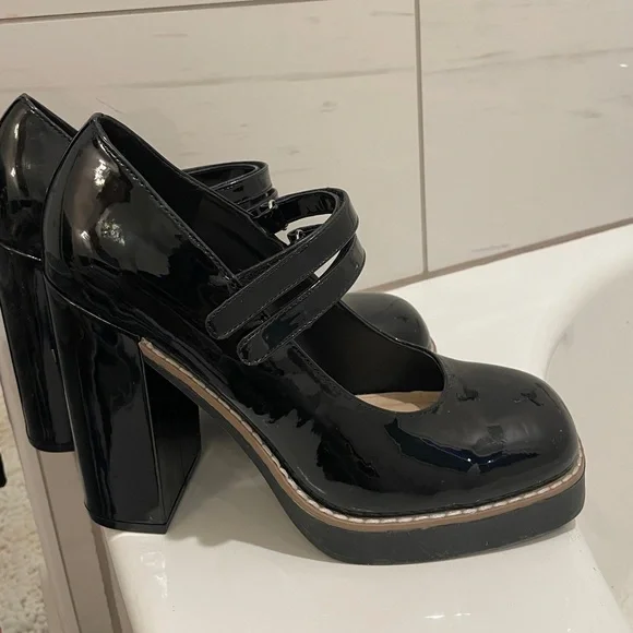 Steve Madden Twice Black Patent Leather Mary Jane platform Heels - Picture 2 of 12